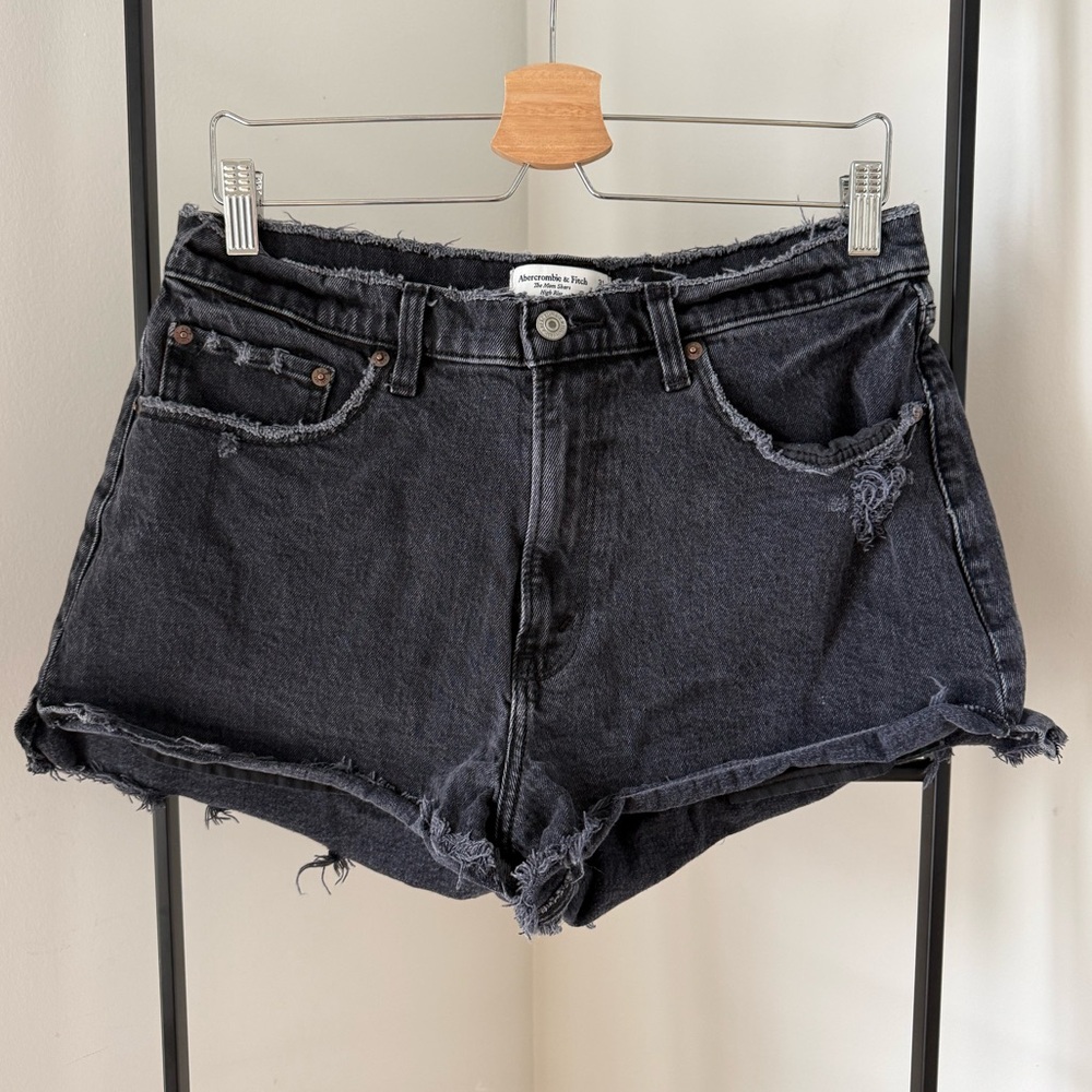 Abercrombie & Fitch The Mom Short High Rise, size 31